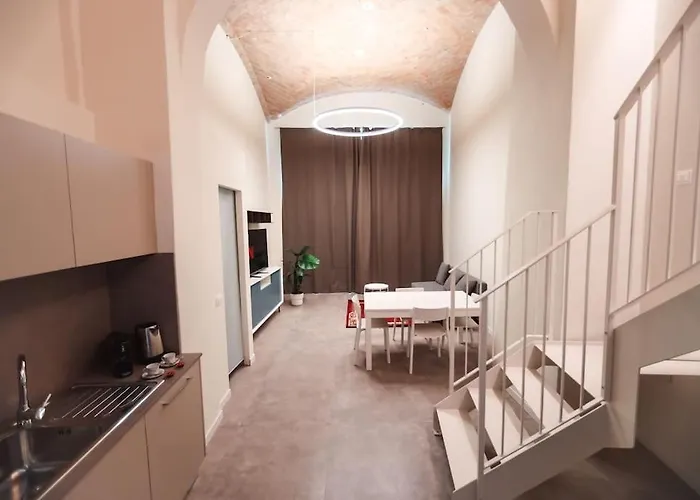 Center-town Elegant Loft Apartment